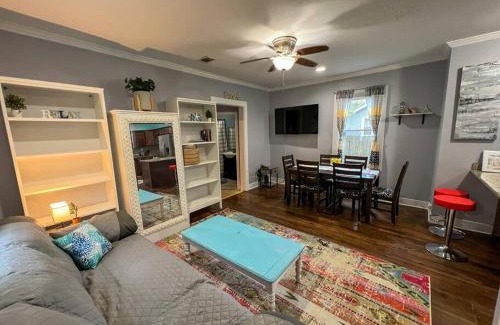Norfolk Casa | Historic Coastal Haven- Pet Friendly Fast Wi-Fi