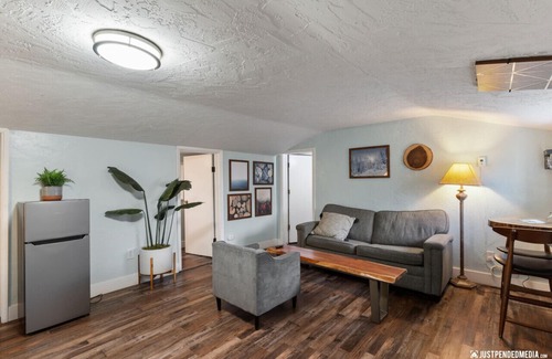 North Star Cabina | Historic cottage - 10 minute walk to restaurants & trails