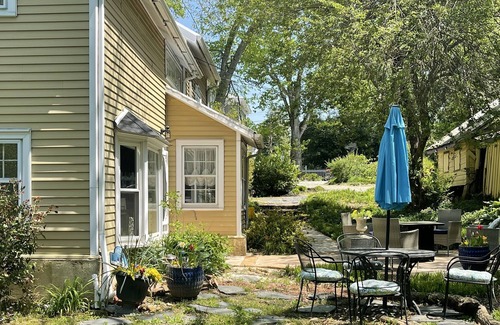 North Chesterfield Cabaña | Historic cottage in Bon Air just 10 minutes from downtown