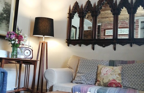 Chilham Cabaña | Historic Cottage in Kentish Film Set Village, Close Canterbury