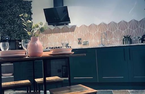 Central Aberdeen Casa | Historic Cottage in the Heart of Old Aberdeen.