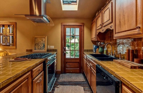 Faubourg Marigny Villa | Historic Cottages, Tropical Pool, Hot Tub 9br|8ba
