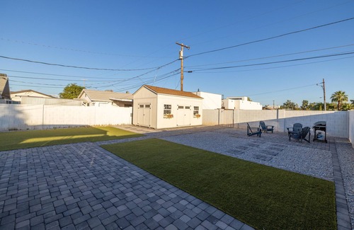 Encanto Cabaña | Historic Cozy and Aesthetic Cottage w/Private, Safe Pet-Friendly Yard