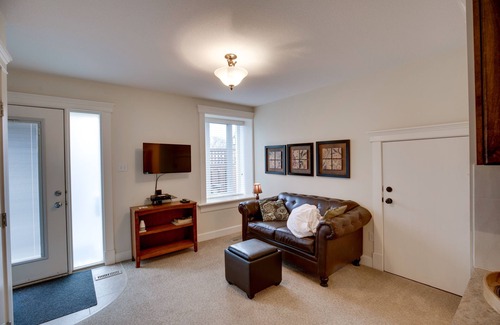 South Lethbridge Apartamento | Historic cozy suite