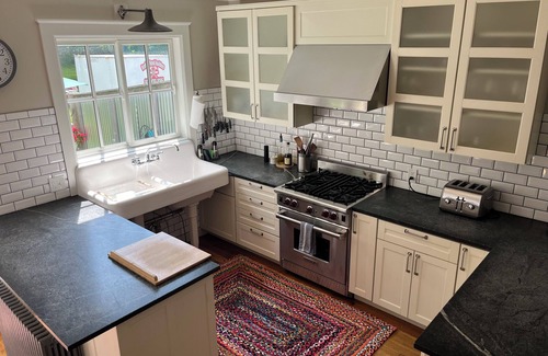 Manchester Center Casa | Historic Depot Area Farmhouse