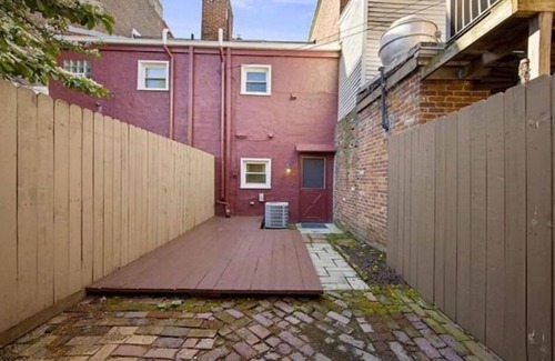 East Allegheny Casa | Historic Deutschtown Row House