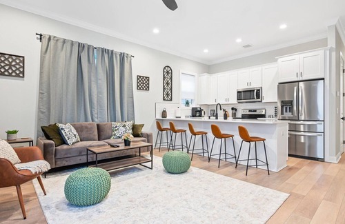 Savannah Victorian District Apartamento | Historic District Gem - 2BR/2BA, Walk to Forsyth Park - Upper Level