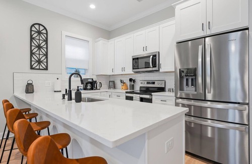 Savannah Victorian District Apartamento | Historic District Gem - 2BR/2BA, Walk to Forsyth Park - Upper Level