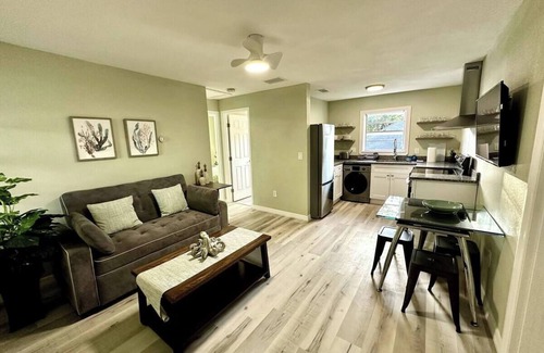 Palmetto Apartamento | Historic District Retreat - Newly Renovated 2BR