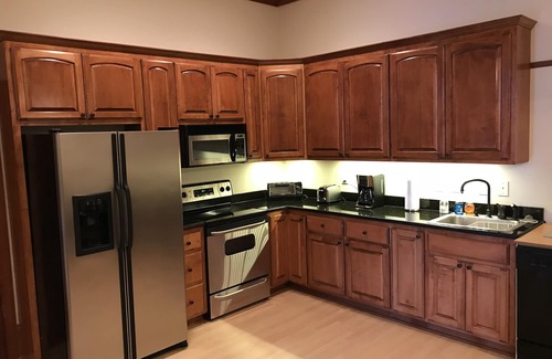 New Bern Condominio | Historic Downtown Clock Tower View Condo-2 habitaciones