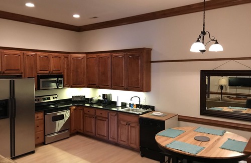 New Bern Condominio | Historic Downtown Clock Tower View Condo-2 habitaciones