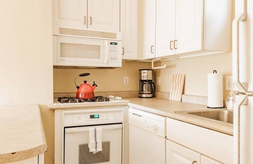 Downtown Charleston Casa | Historic Downtown Cottage - Close to King!