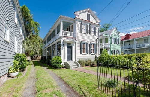 Downtown Charleston Casa | Historic Downtown Cottage - Close to King!