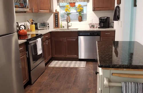 Mount Dora Cabaña | Historic downtown Mt Dora 100 year old adorable cottage