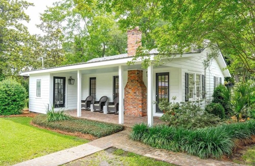 Georgetown Cabaña | Historic Downtown, pool side guest cottage on beautiful 1882 property!