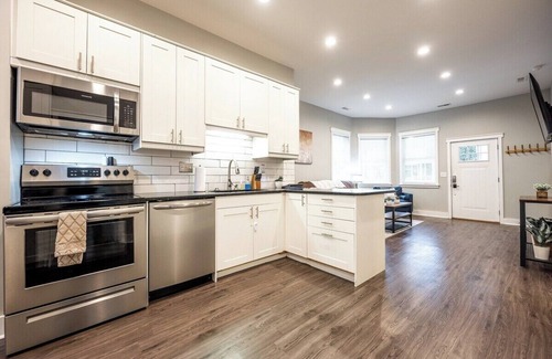 Holy Cross Casa | Historic Downtown Haven | Patio & Free Parking