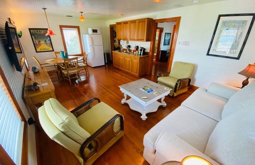 Pass-a-Grille Historic District Apartamento | Historic Downtown Pass A Grille Beach 15K Sq Ft!