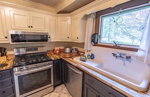 Mars Hill Casa | Historic Estate Property with Wooded Escapes, Views, & Event Spaces on 14 Acres