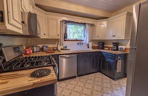 Mars Hill Casa | Historic Estate Property with Wooded Escapes, Views, & Event Spaces on 14 Acres
