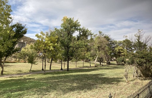 Palmer Lake Casa | Historic Estemere Mansion Carriage House! Perfect for reunions and events!