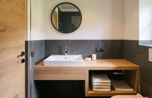 Kastelruth Otro | Historic Farmhouse with Holiday Apartments in the Heart of Castelrotto