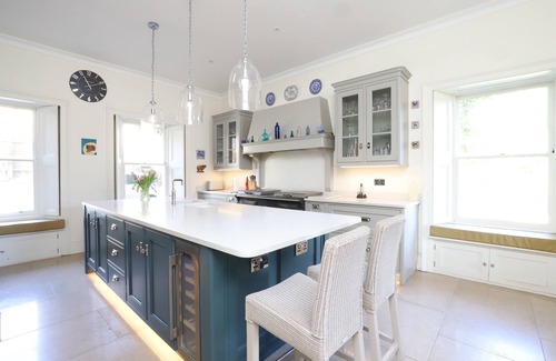 Claverton Casa | Historic Georgian villa, 7 spacious bedrooms, tennis court and minutes from Bath