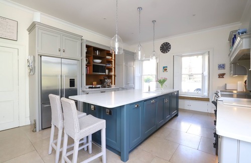 Claverton Casa | Historic Georgian villa, 7 spacious bedrooms, tennis court and minutes from Bath
