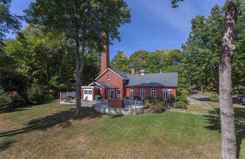 Portland Casa | Historic home in Diamond Cove great for large groups & families!