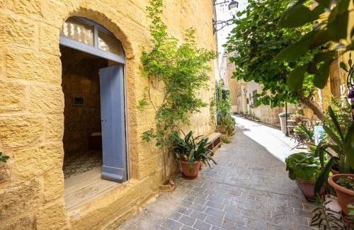 Victoria Apartamento | Historic Hideaways - 900 Year Old Converted Studios