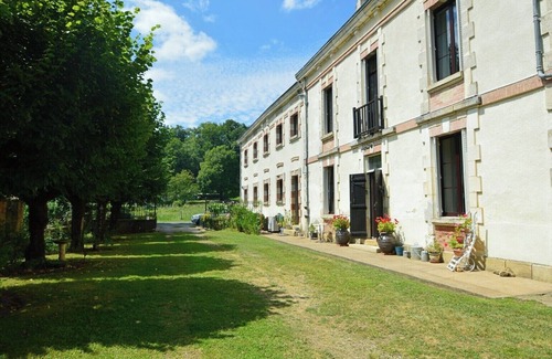 Saint-Medard-d'Excideuil Villa | Historic Holiday Villa with pool, walking distance to the restaurants and shops of Excideuil