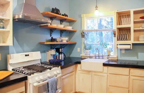 Flat Rock Casa | Historic home and HOT TUB~ In Flat Rock