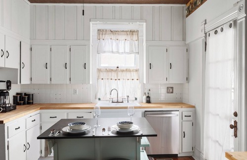 Berkeley Springs Casa | Historic Home w/ Sauna, HotTub, Speakeasy & Game Room