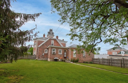 Knightstown Casa | Historic Home With Antiques And Modern Amenities On The Historic National Road