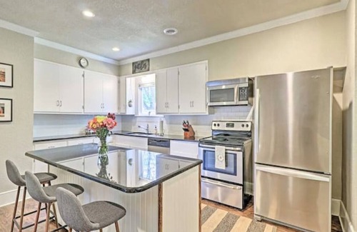 Belton Casa | Historic House Across From UMHB & 3 Miles to Expo