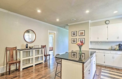 Belton Casa | Historic House Across From UMHB & 3 Miles to Expo