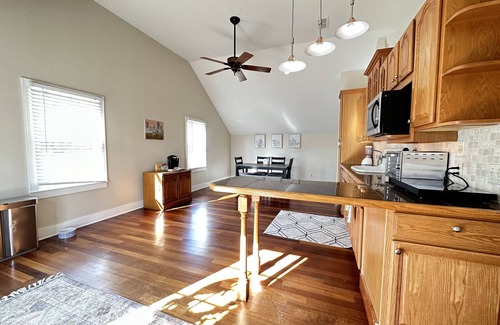 Southern Oaks Casa | Historic lakefront guesthouse