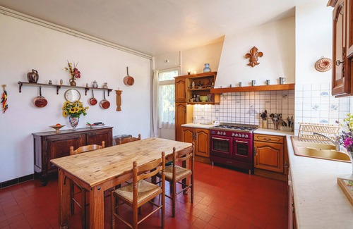 Chenehutte-Treves-Cunault Otro | Historic Loire castle with stunning views & pure nature