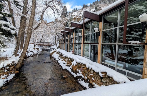 Snowbird Cabina | Historic Lodge located on Big Cottonwood River.