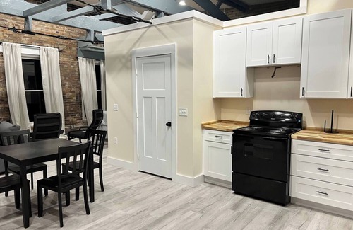Shawnee Apartamento | Historic Loft Near Hocking Hills + Tavern Access