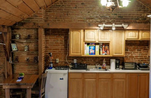 Albany Apartamento | SuiteHistoric Loft Suite @ Downtown Albany w / Parking!