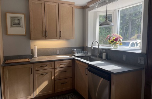 Bozeman Cabina | Historic log home, 3 minutes from the Bridger bowl slopes.