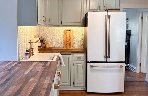 West Brewster Casa | HISTORIC LUXURY! PET OK! 1 mile to beach! Patio-firepit-2KingSuites