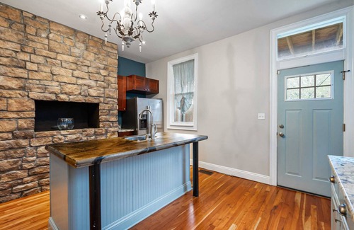 Manchester Casa | Historic Manchester Charming Victorian Townhouse Sleeps 11