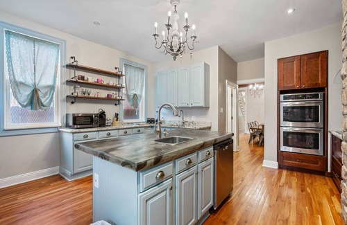 Manchester Casa | Historic Manchester Charming Victorian Townhouse Sleeps 11