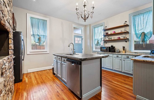 Manchester Casa | Historic Manchester Charming Victorian Townhouse Sleeps 11