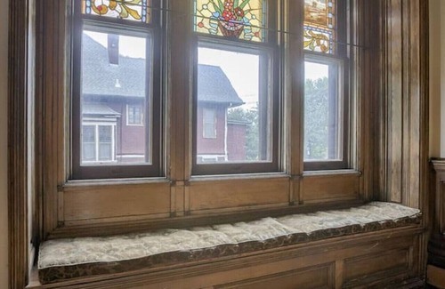 Council Bluffs Casa | Historic Mansion with lots of charm!