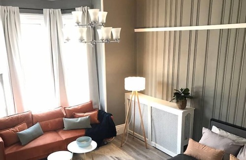 West End Apartamento | Historic + Modern, Sun Filled West End 1BR Apt.