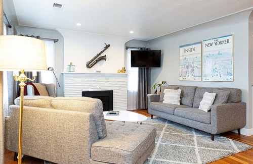 Old Town West Apartamento | Historic Mountain Ave Bungalow – Walk Everywhere!
