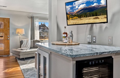 Old Town West Apartamento | Historic Mountain Ave Bungalow - Walk Everywhere!