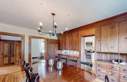 Cavendish Casa | Historic mountain-view farmhouse with lovingly restored interior - dog-friendly